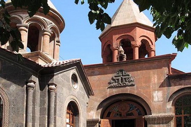 По памятникам Средневекового Еревана